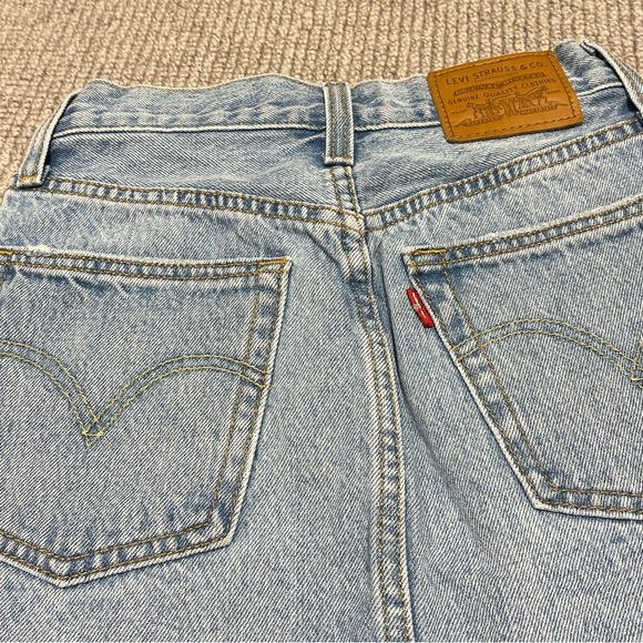 Levi’s High Rise Deconstructed Skirt in Gateway (24) - Picture 13 of 14